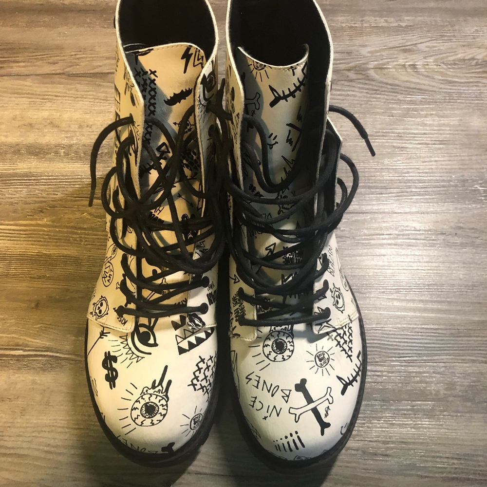 Volcom Go Figure Combat Doodle Boot. 9.5 - image 3